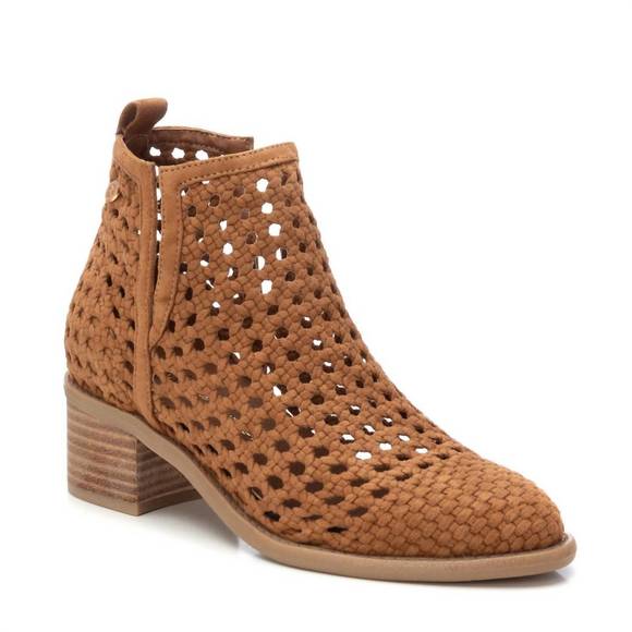 NEW XTI women\'s ankle booties in camel